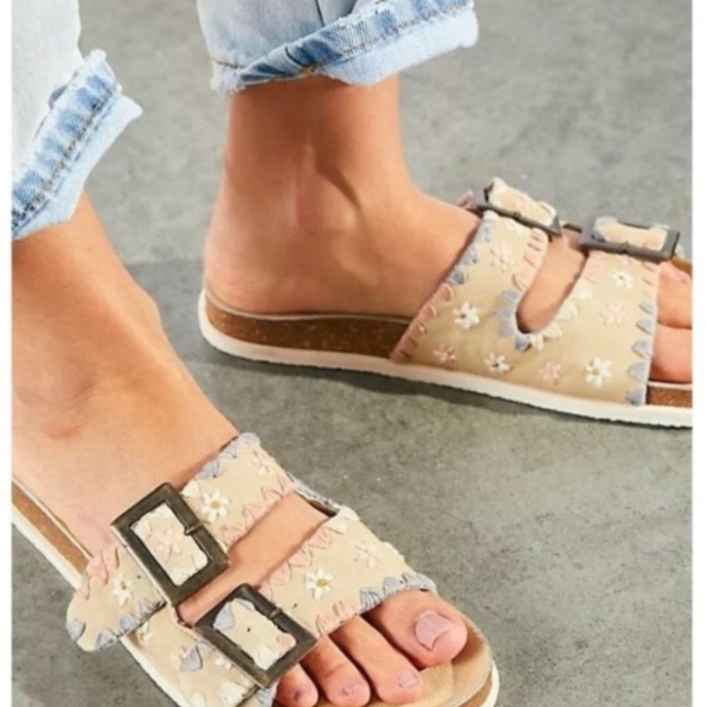 Free People Floral Buckle Sandals - Cream and Tan